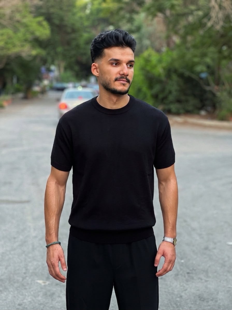 BLACK KNITTED ROUND