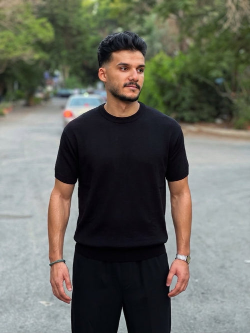 BLACK KNITTED ROUND